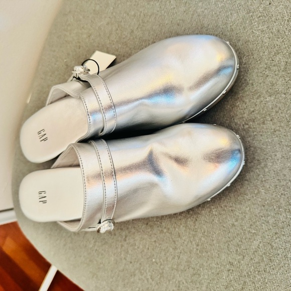 GAP faux leather silver clogs NWT - Picture 2 of 7